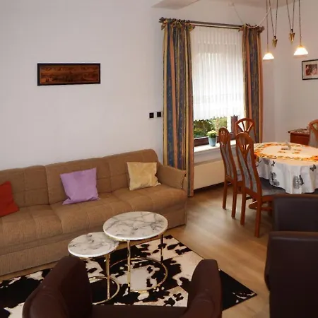 Nette Mit Eigenem Eingang Und Sonnenterrasse