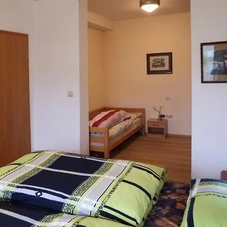 Nette Mit Eigenem Eingang Und Sonnenterrasse 伊德斯坦因