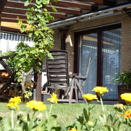 Nette Mit Eigenem Eingang Und Sonnenterrasse