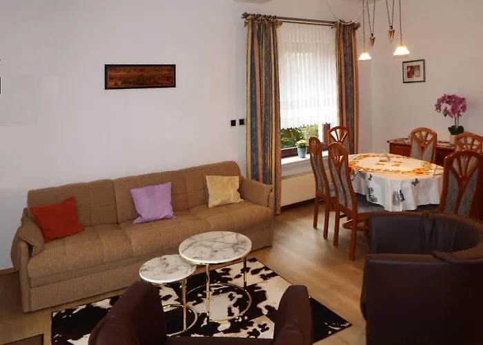 Nette Mit Eigenem Eingang Und Sonnenterrasse