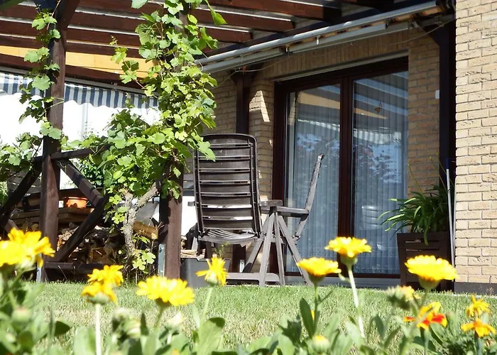 Nette Mit Eigenem Eingang Und Sonnenterrasse